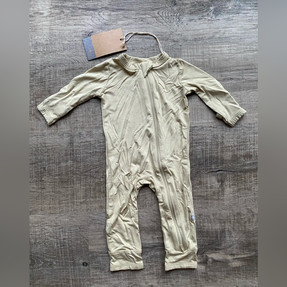 Kyte baby zippered romper in wheat color. Size 0-3 months.